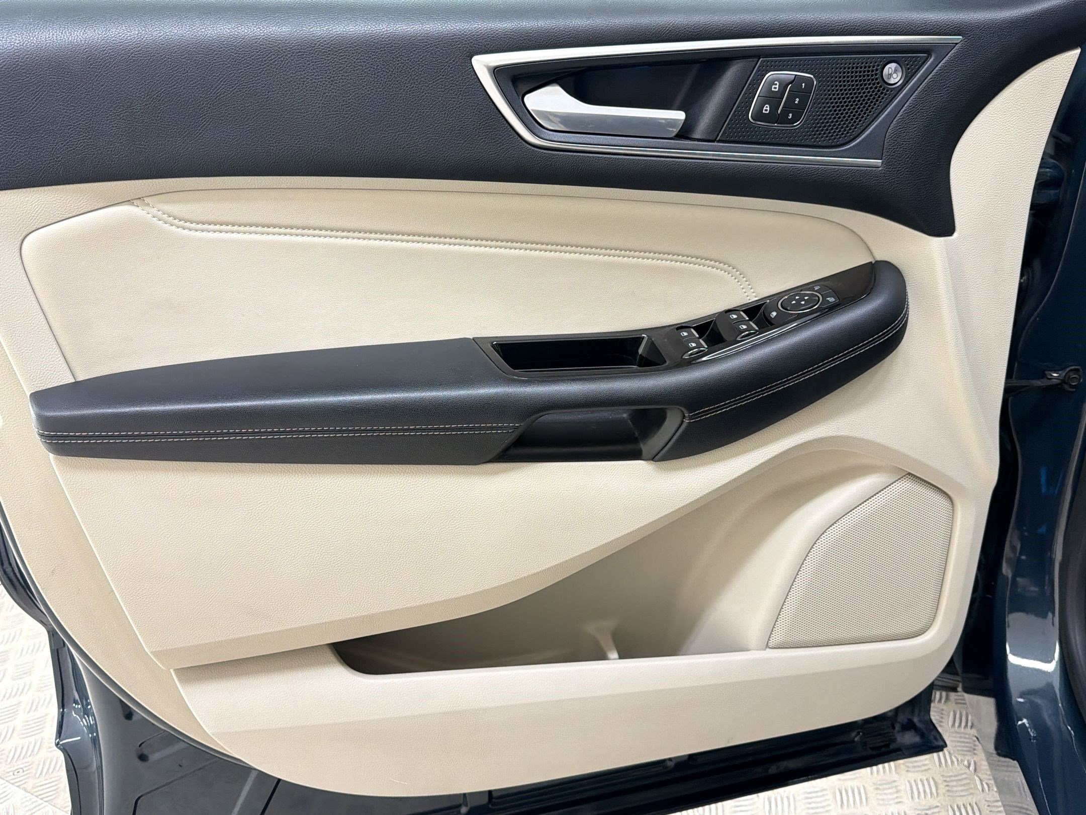 Certified 2019 Ford Edge Titanium w/ Equipment Group 301A FWD image 12