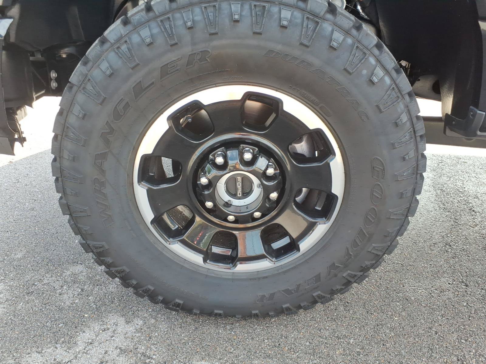 Certified 2026 Ford F250 Platinum w/ Tremor Off-Road Package AWD/4WD image 9