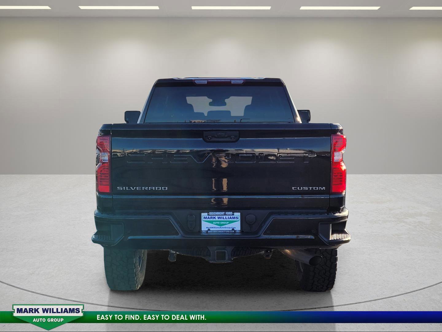 Used 2024 Chevrolet Silverado 2500 Custom w/ Custom Value Package image 4