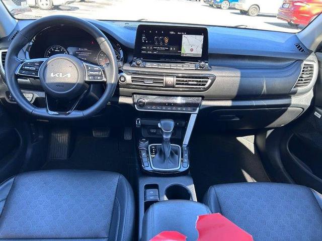 Used 2022 Kia Seltos SX w/ Sunroof Package image 11
