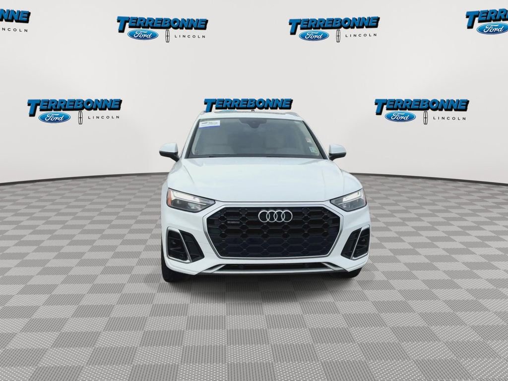 Used 2022 Audi Q5 2.0T Premium w/ Convenience Package AWD/4WD image 3