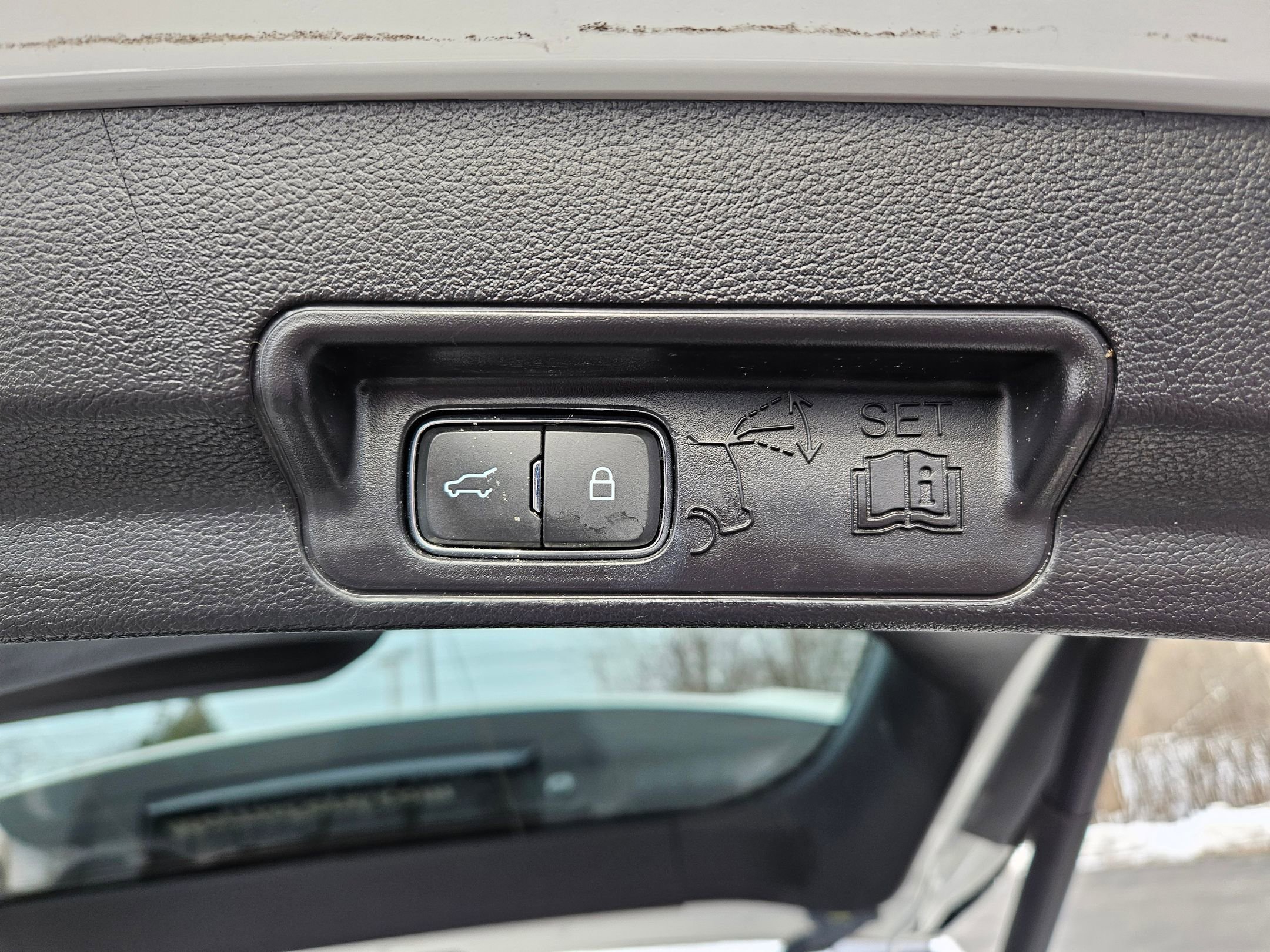 Certified 2022 Ford Explorer XLT w/ Equipment Group 202A image 22