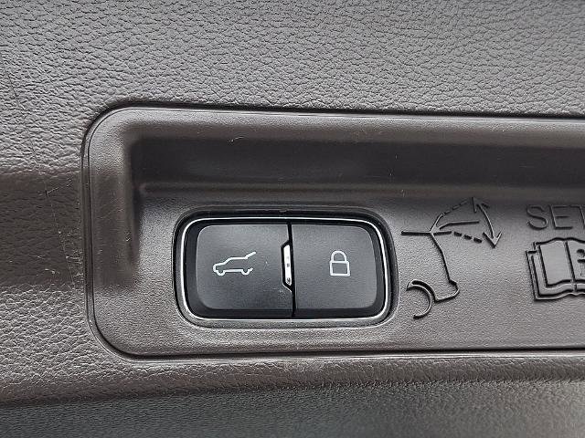 Certified 2022 Ford Explorer Platinum w/ Equipment Group 601A image 33