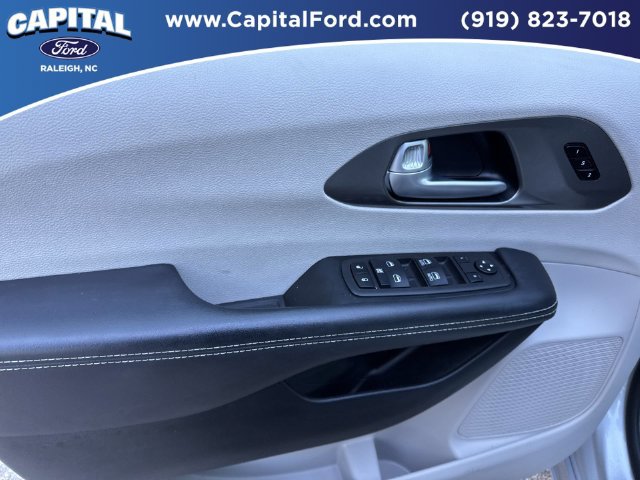Used 2024 Chrysler Pacifica Touring-L FWD image 20