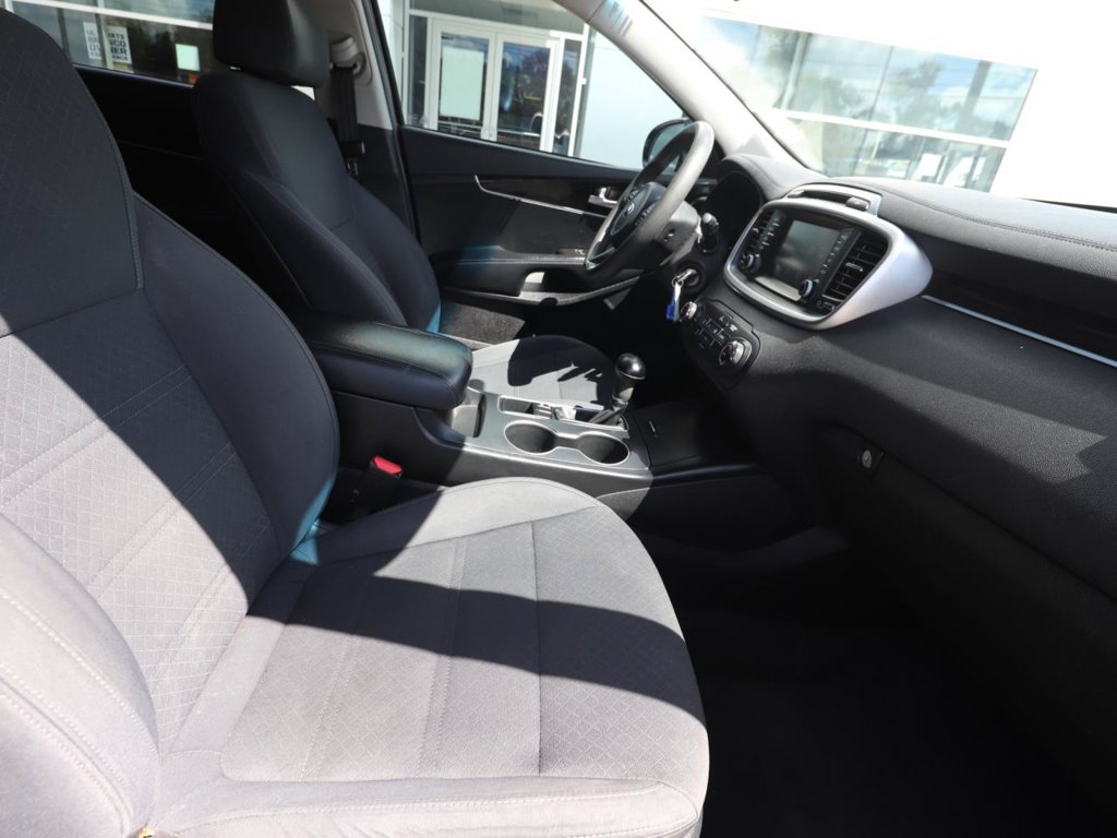 Used 2018 Kia Sorento FWD image 13