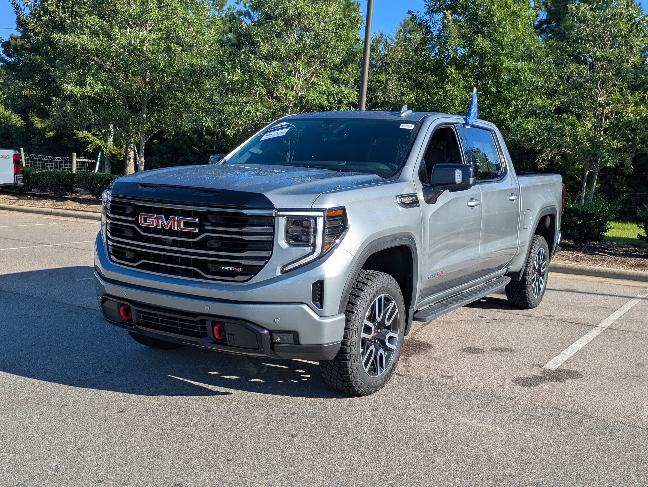 Used 2025 GMC Sierra 1500 AT4 w/ AT4 Premium Package AWD/4WD image 8
