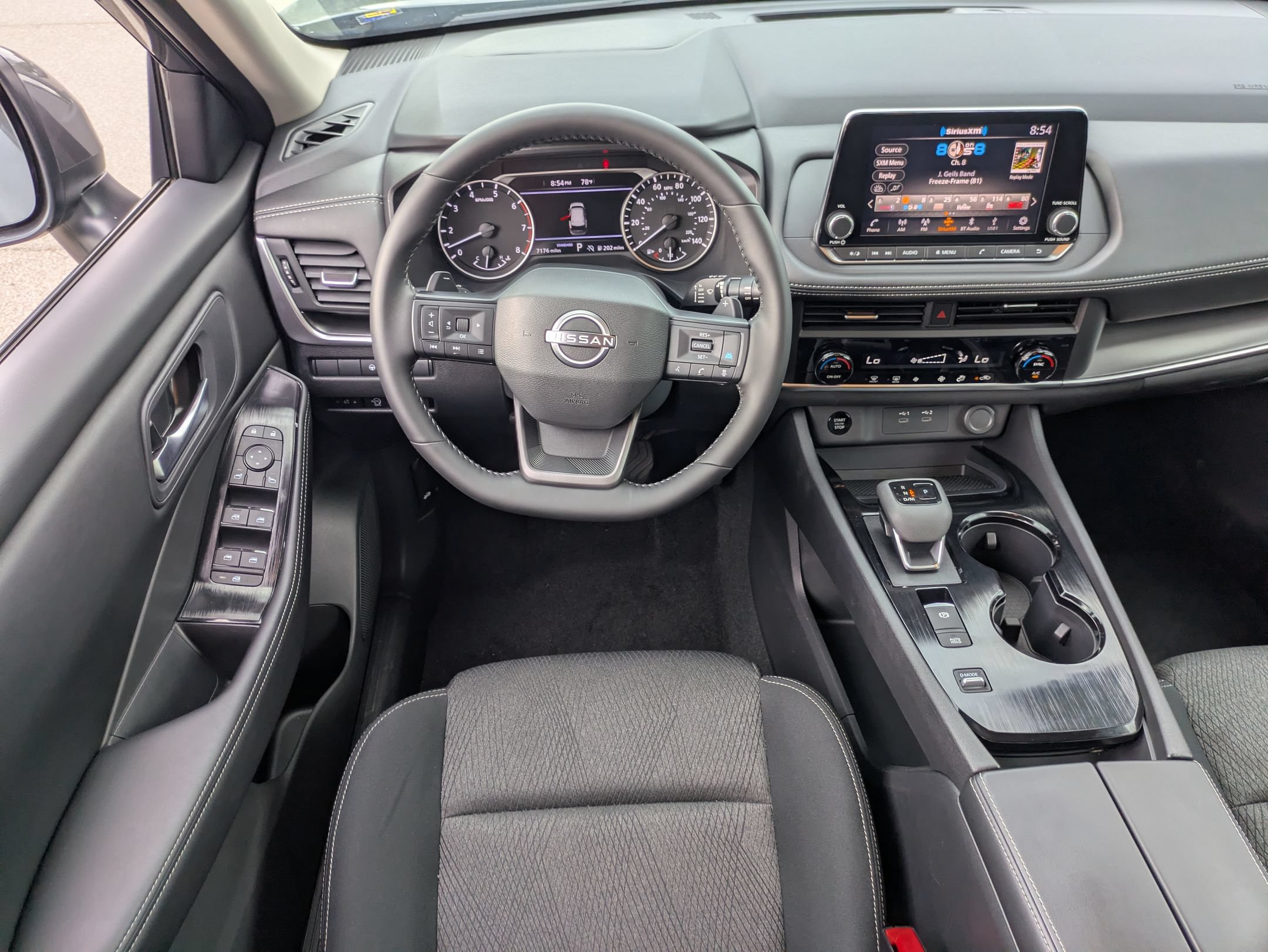 Used 2026 Nissan Rogue SV FWD image 31