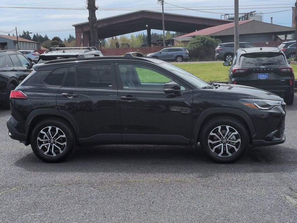 Used 2025 Toyota Corolla Cross AWD Hybrid w/ Moonroof Package image 6