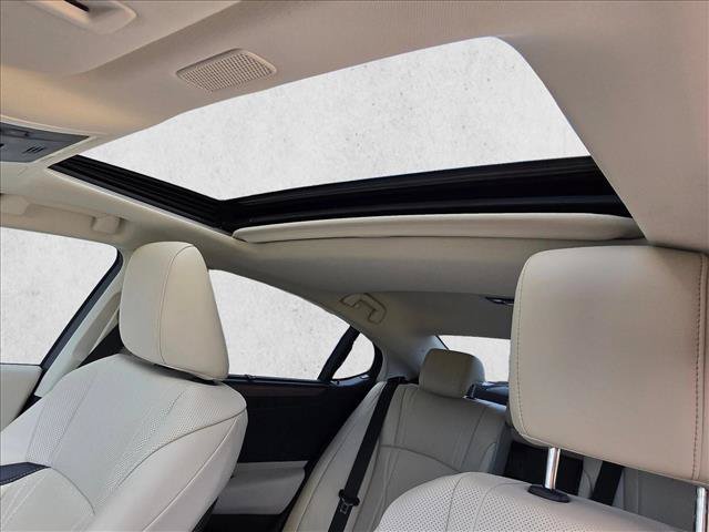 Used 2024 Lexus ES 300h Ultra Luxury w/ Accessory Package (Z2) FWD image 16