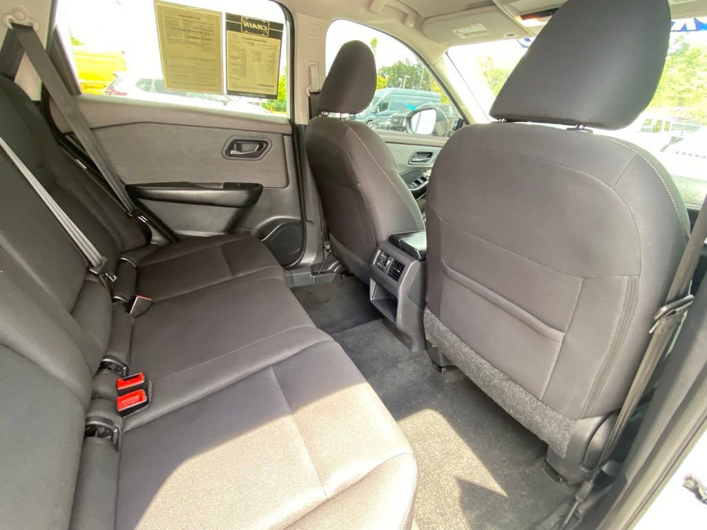 Used 2023 Nissan Rogue S FWD image 29