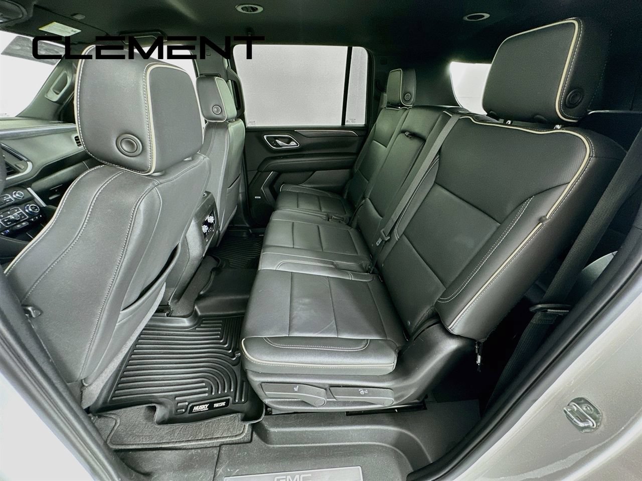 Used 2024 GMC Yukon XL SLT AWD/4WD image 32