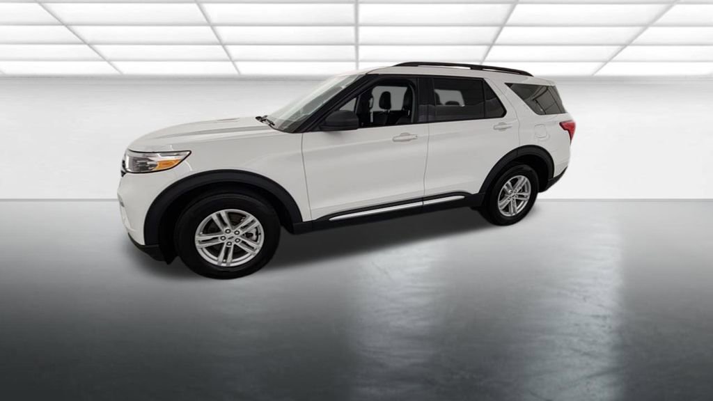 Certified 2024 Ford Explorer XLT w/ Equipment Group 202A AWD/4WD image 3