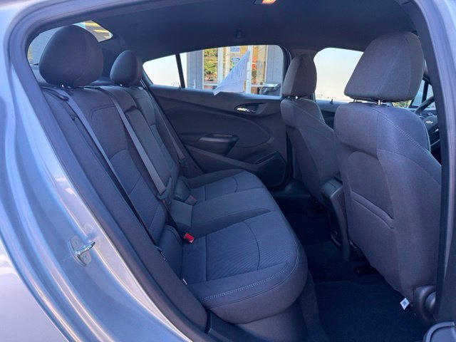 Used 2018 Chevrolet Cruze LT w/ Convenience Package FWD image 29
