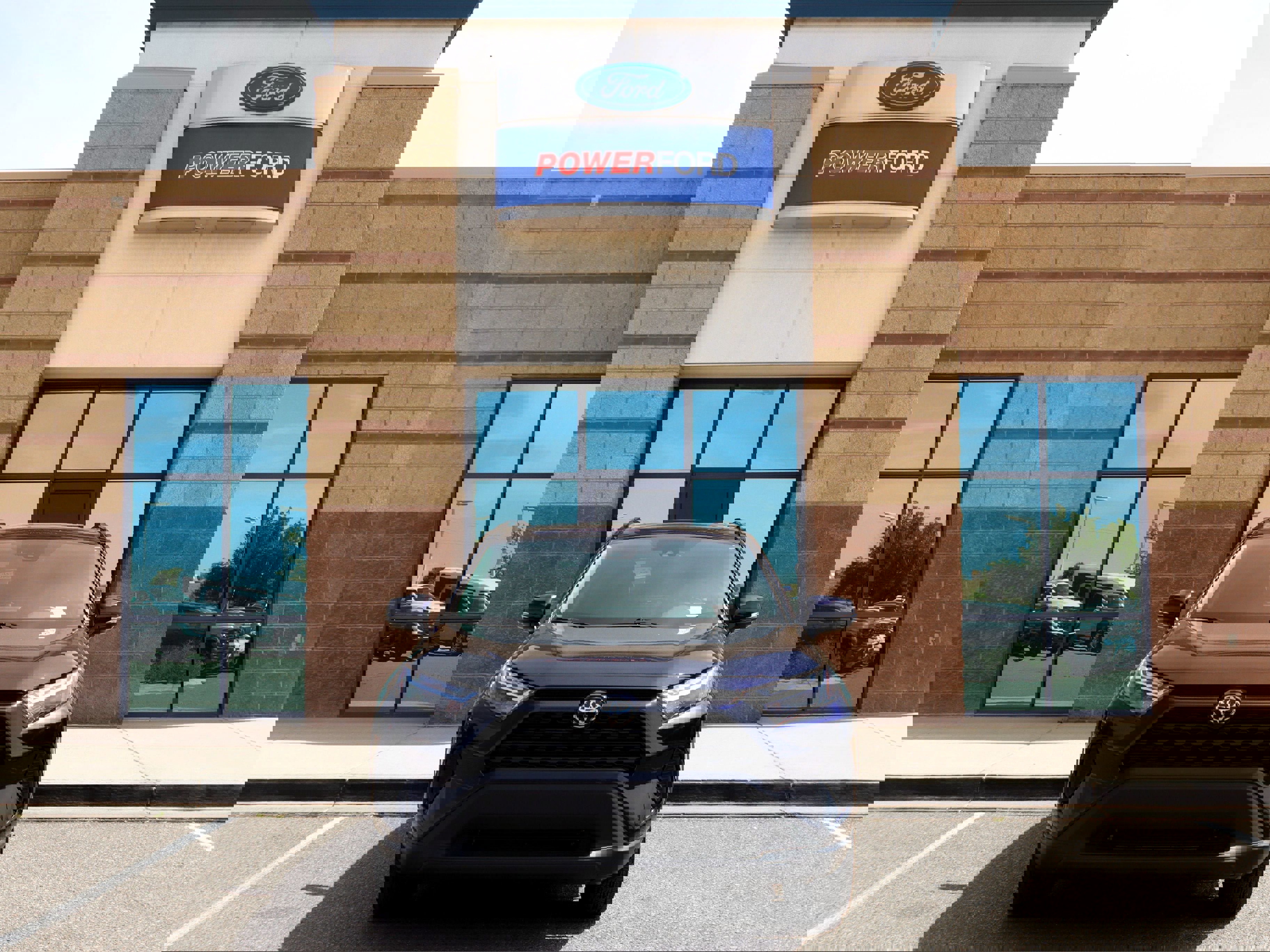 Used 2024 Toyota RAV4 XLE w/ Convenience Package image 8