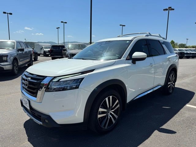 Used 2023 Nissan Pathfinder Platinum AWD/4WD image 3