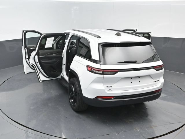 Used 2023 Jeep Grand Cherokee Limited w/ Black Appearance Package AWD/4WD image 25