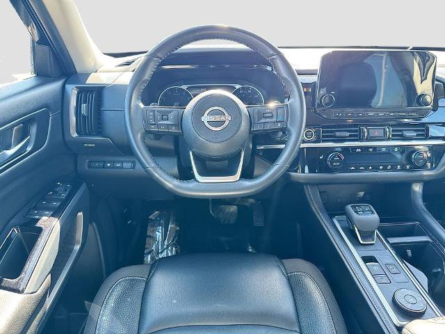 Used 2023 Nissan Pathfinder SL AWD/4WD image 19