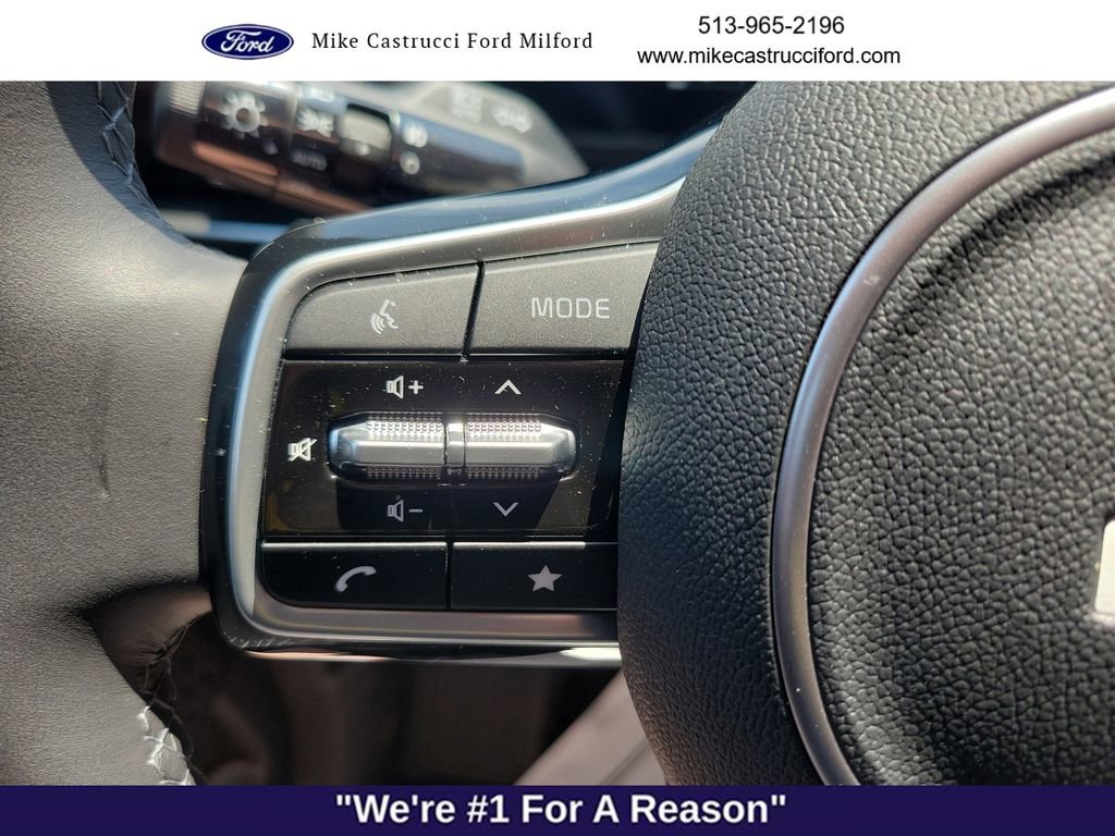 Used 2026 Kia Carnival SX w/ SX Dark Edition Package FWD image 12