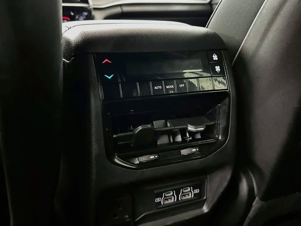 Used 2024 Jeep Grand Cherokee L Laredo AWD/4WD image 13