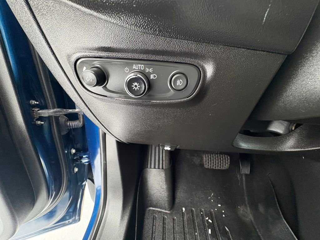 Used 2021 Chevrolet Equinox LT image 18