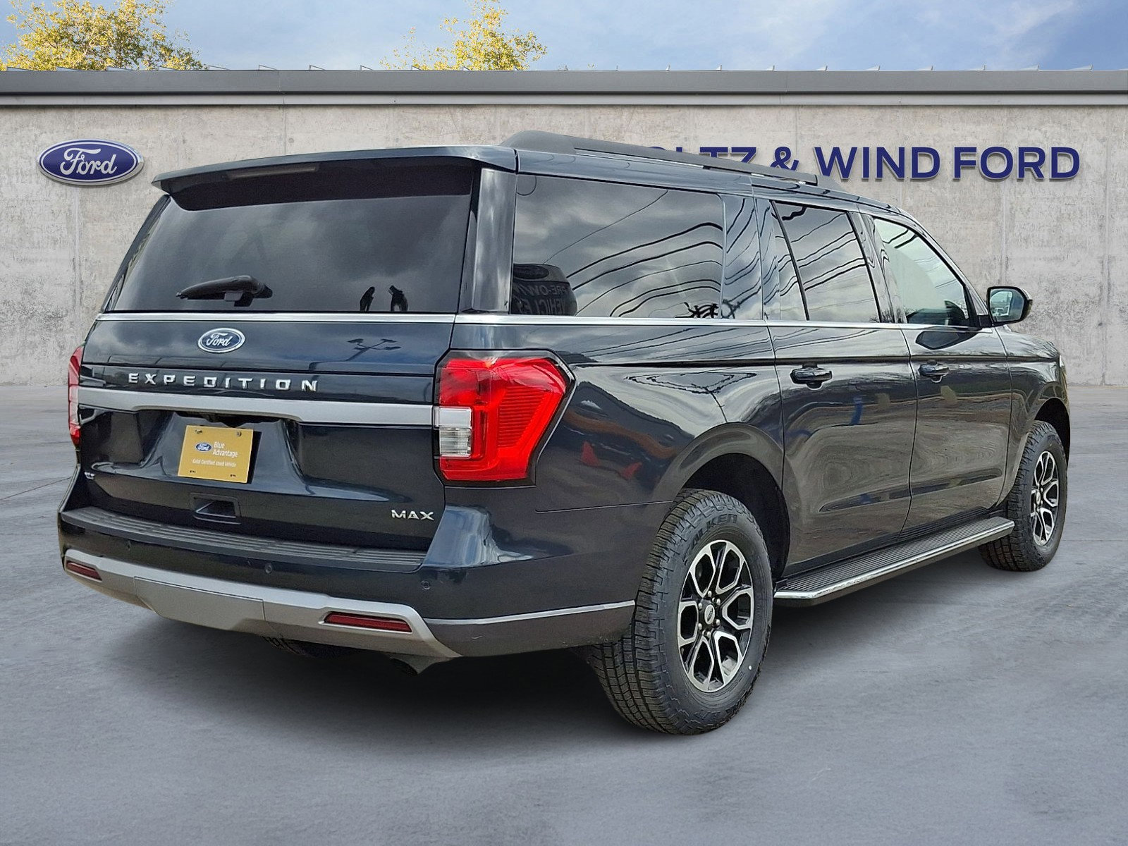 Certified 2023 Ford Expedition Max XLT image 4