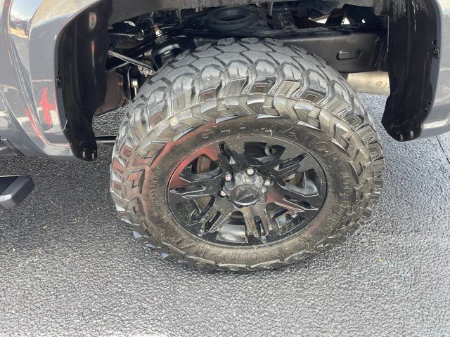 Used 2025 Toyota Tacoma SR5 AWD/4WD image 4