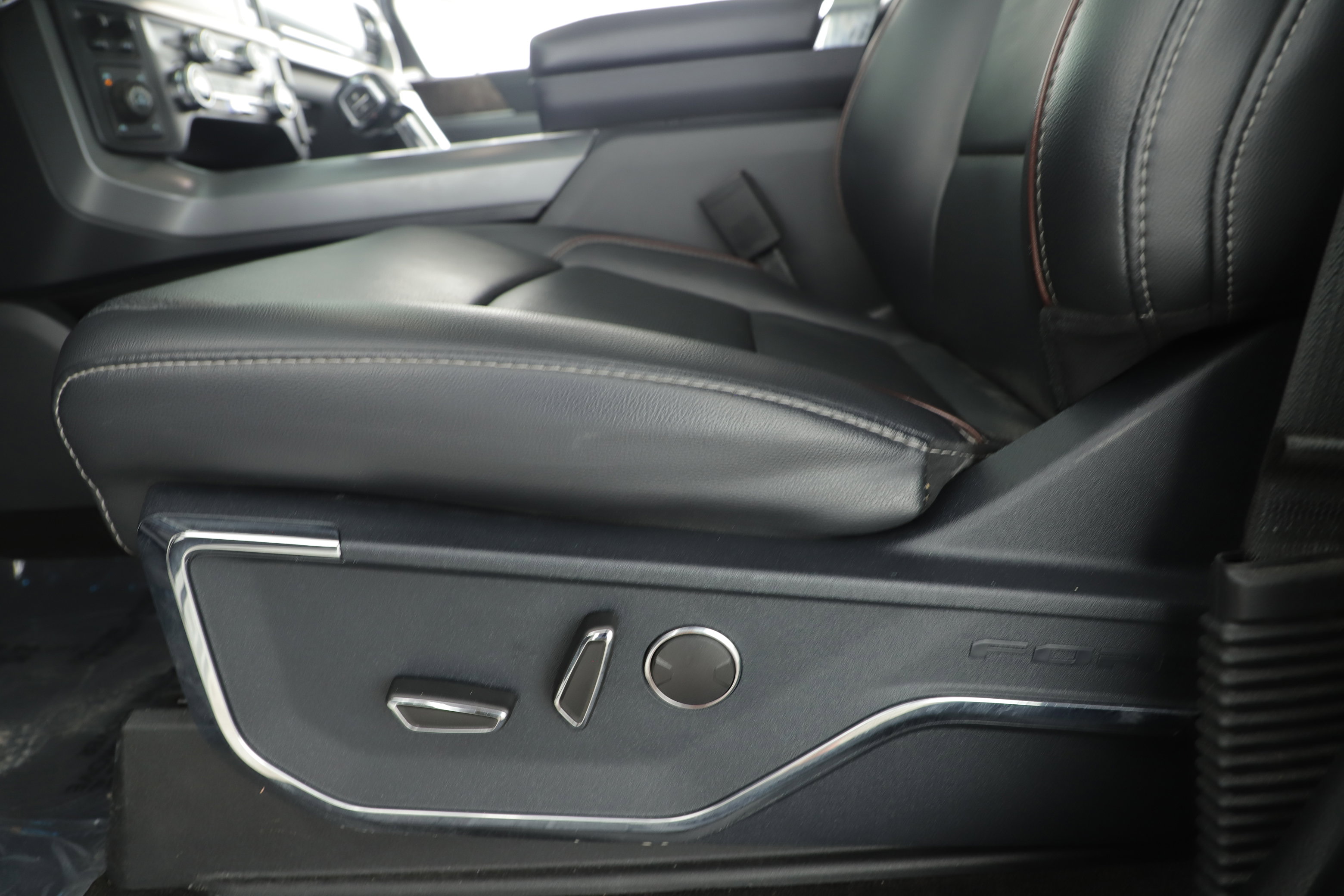 Certified 2021 Ford F150 Lariat w/ Equipment Group 502A High image 11