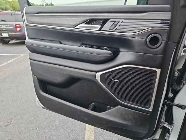 Used 2024 Jeep Wagoneer Series II w/ Flexible Seating Group RWD image 35