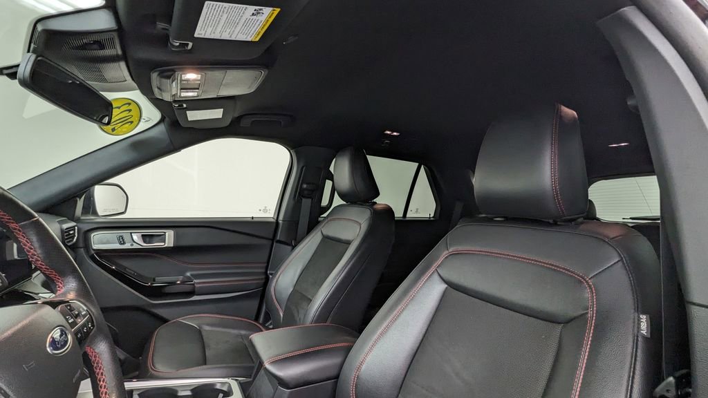 Certified 2023 Ford Explorer ST-Line AWD/4WD image 3