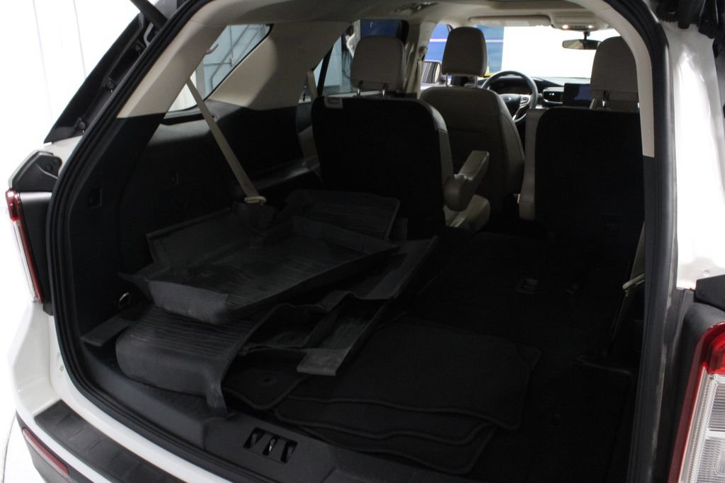 Certified 2023 Ford Explorer XLT w/ Equipment Group 202A AWD/4WD image 19