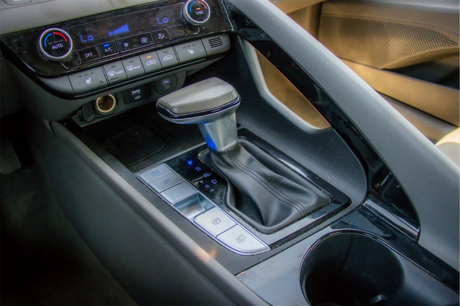 Used 2025 Hyundai Elantra SEL FWD image 13
