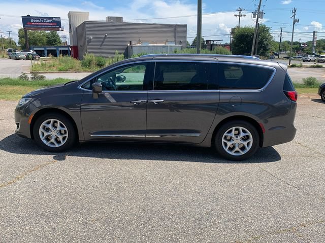 Used 2018 Chrysler Pacifica Touring-L Plus w/ Tire & Wheel Group FWD image 8