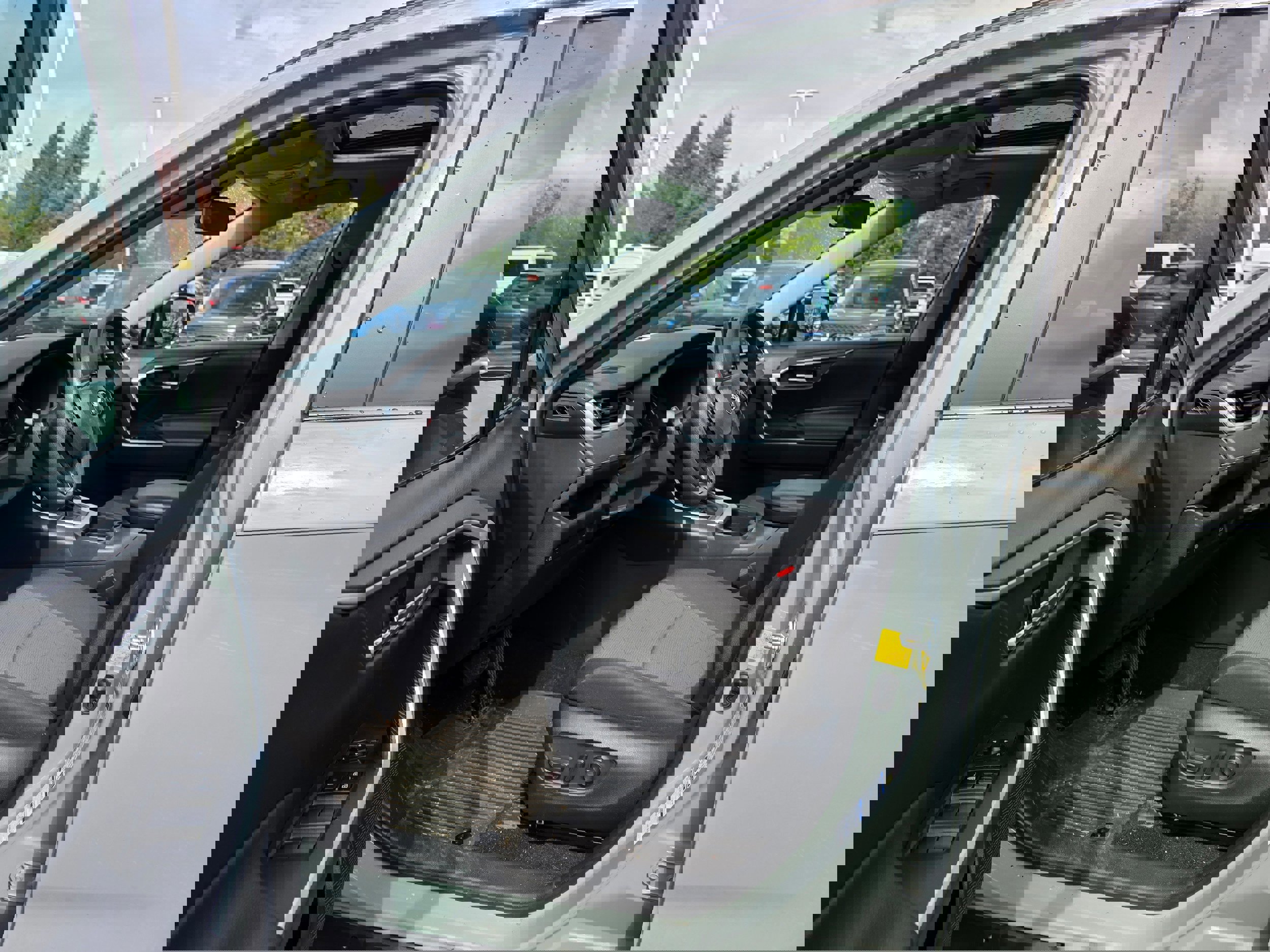 Used 2020 Toyota RAV4 XLE w/ Convenience Package AWD/4WD image 18