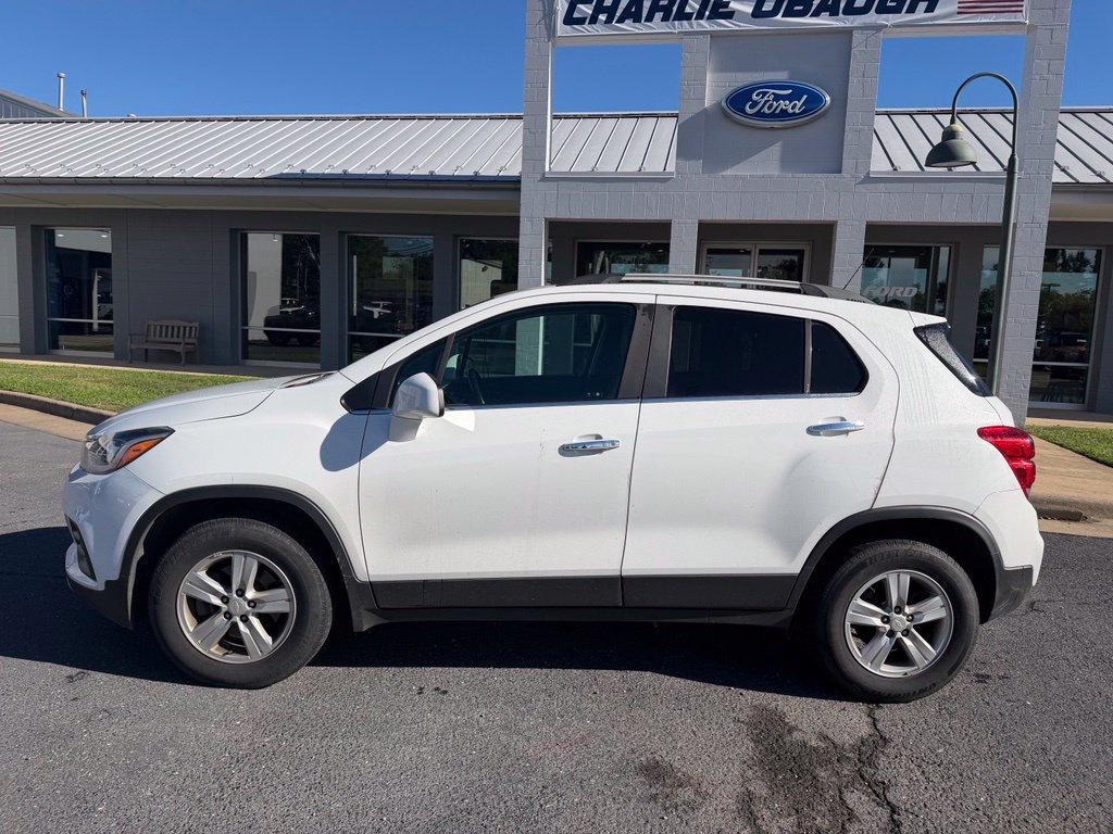 Used 2019 Chevrolet Trax LT w/ LT Convenience Package AWD/4WD image 2