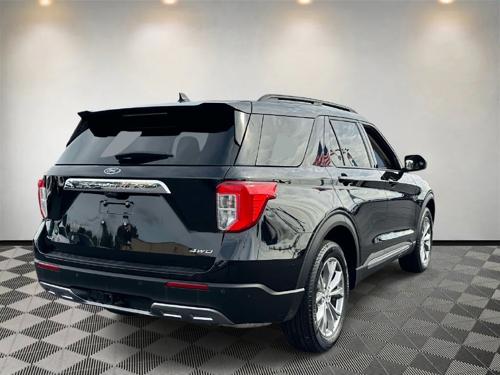 Certified 2023 Ford Explorer XLT w/ Equipment Group 202A AWD/4WD image 4