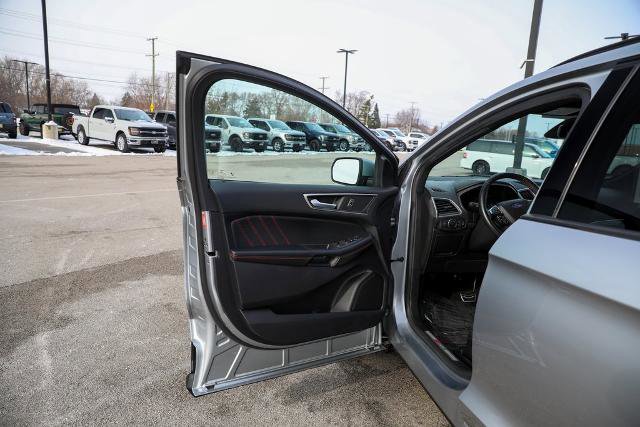 Certified 2022 Ford Edge ST-Line w/ Class II Trailer Tow Package image 18