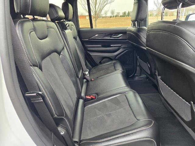 Used 2023 Jeep Grand Cherokee Altitude AWD/4WD image 11