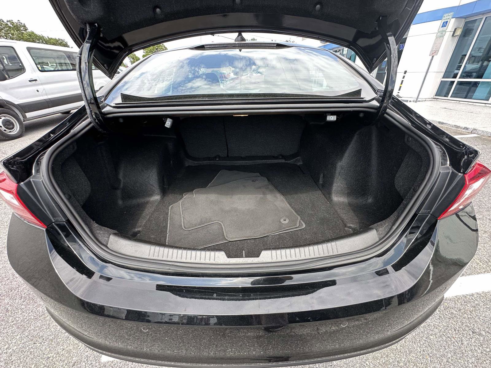 Used 2025 Chevrolet Malibu LT FWD image 28