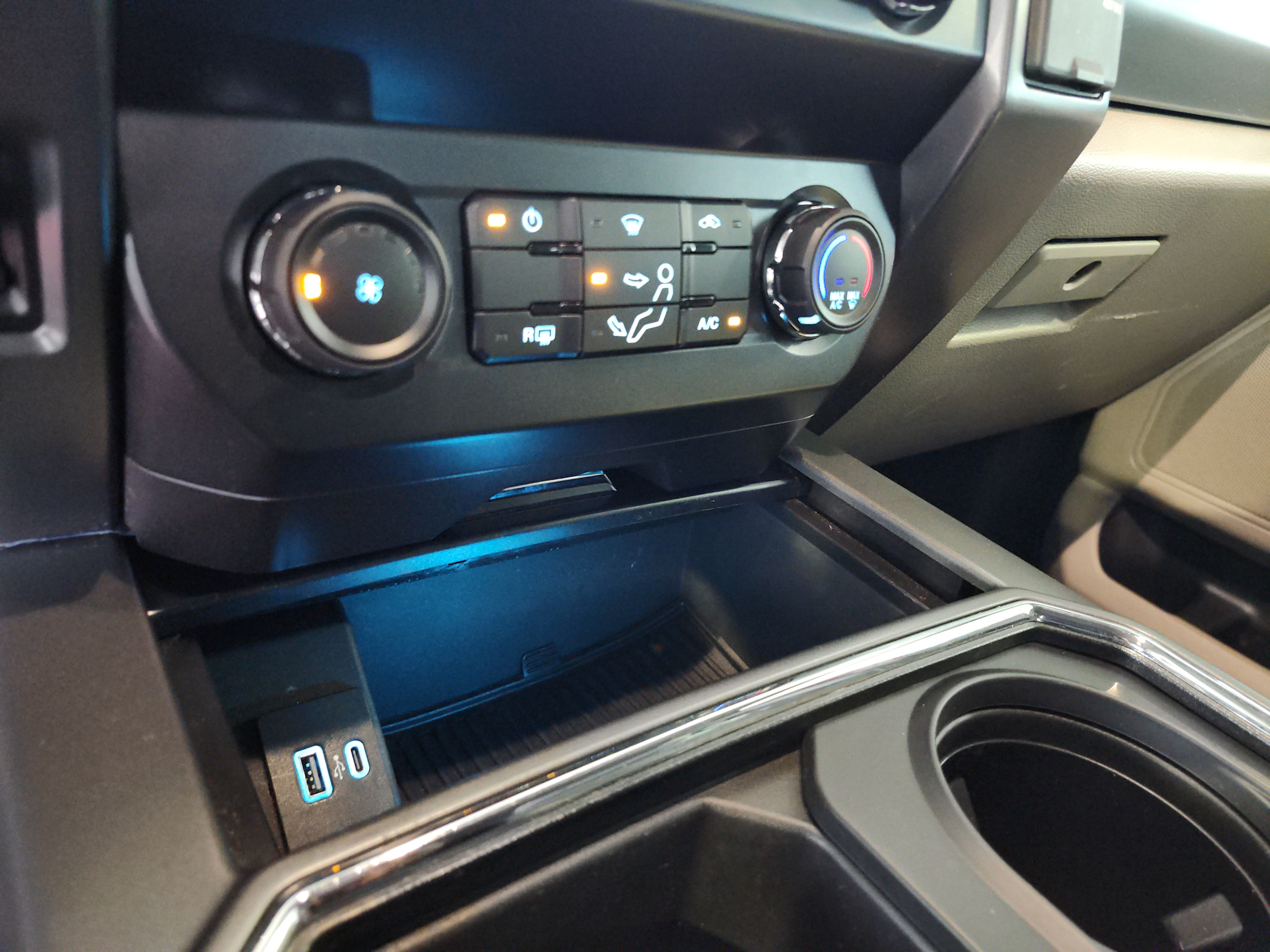 Certified 2022 Ford F250 XLT w/ Black Appearance Package AWD/4WD image 28