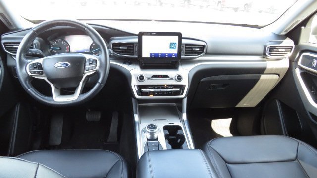 Certified 2022 Ford Explorer XLT w/ Equipment Group 202A image 9