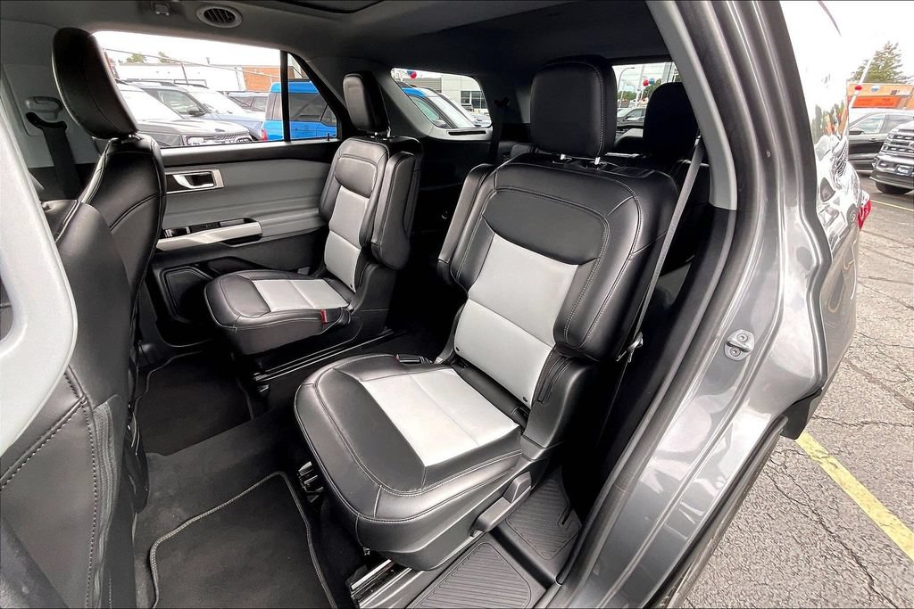 Certified 2022 Ford Explorer XLT w/ Equipment Group 202A AWD/4WD image 25