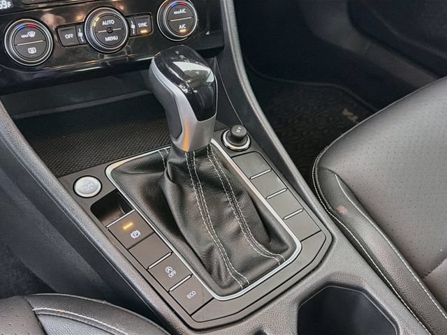 Used 2023 Volkswagen Jetta SE FWD image 19