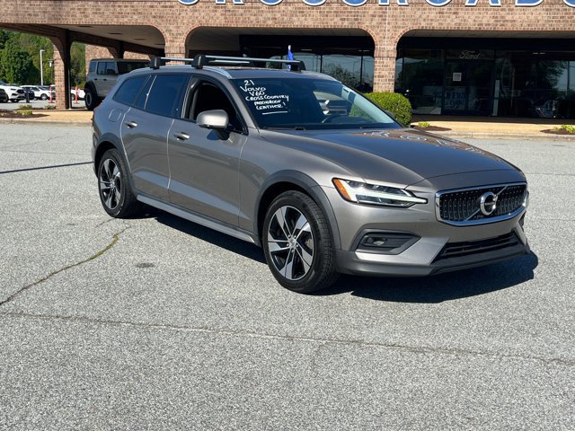 Used 2021 Volvo V60 T5 Cross Country image 7