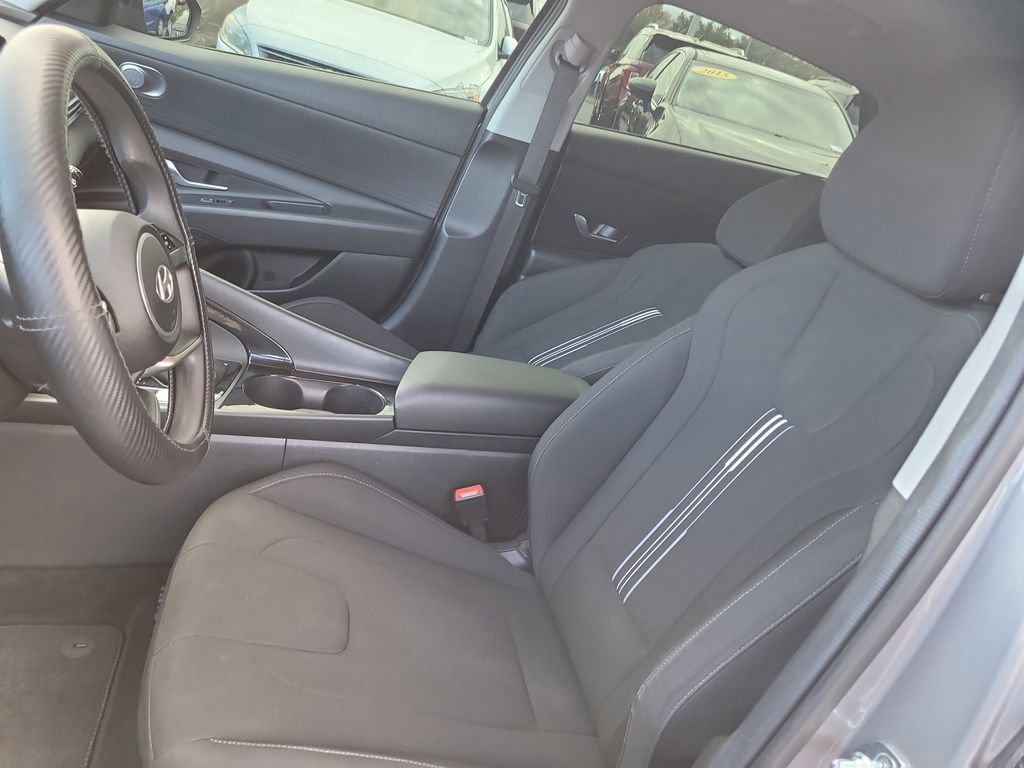 Used 2024 Hyundai Elantra Blue image 15
