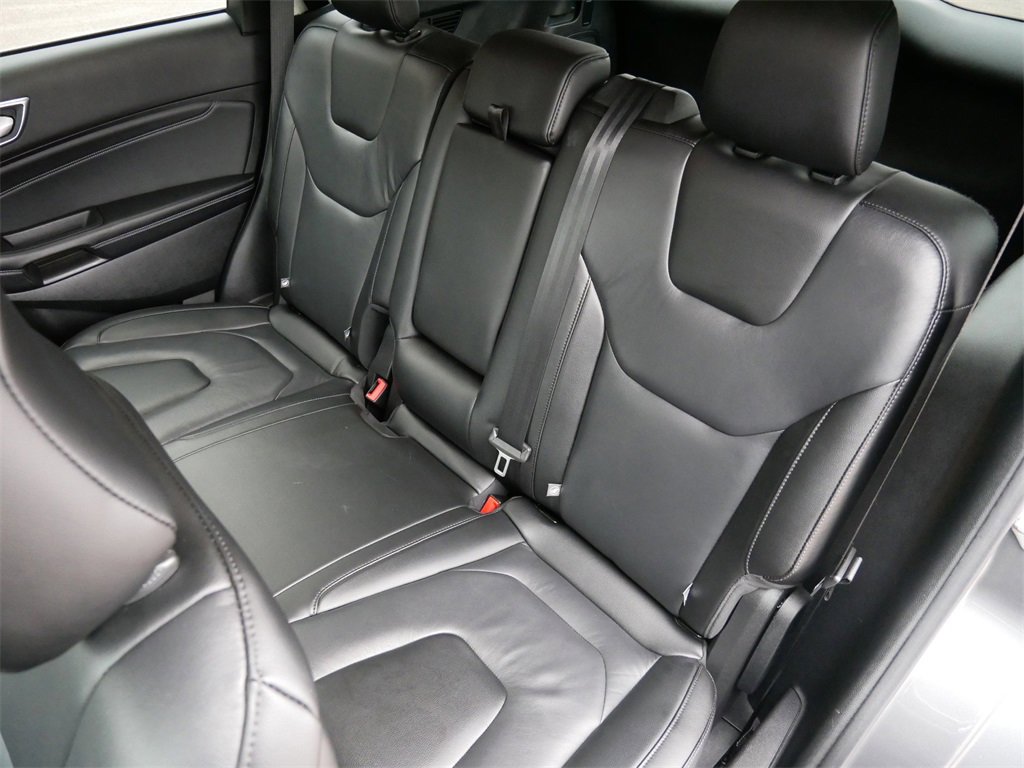 Certified 2022 Ford Edge Titanium w/ Class II Trailer Tow Package image 12