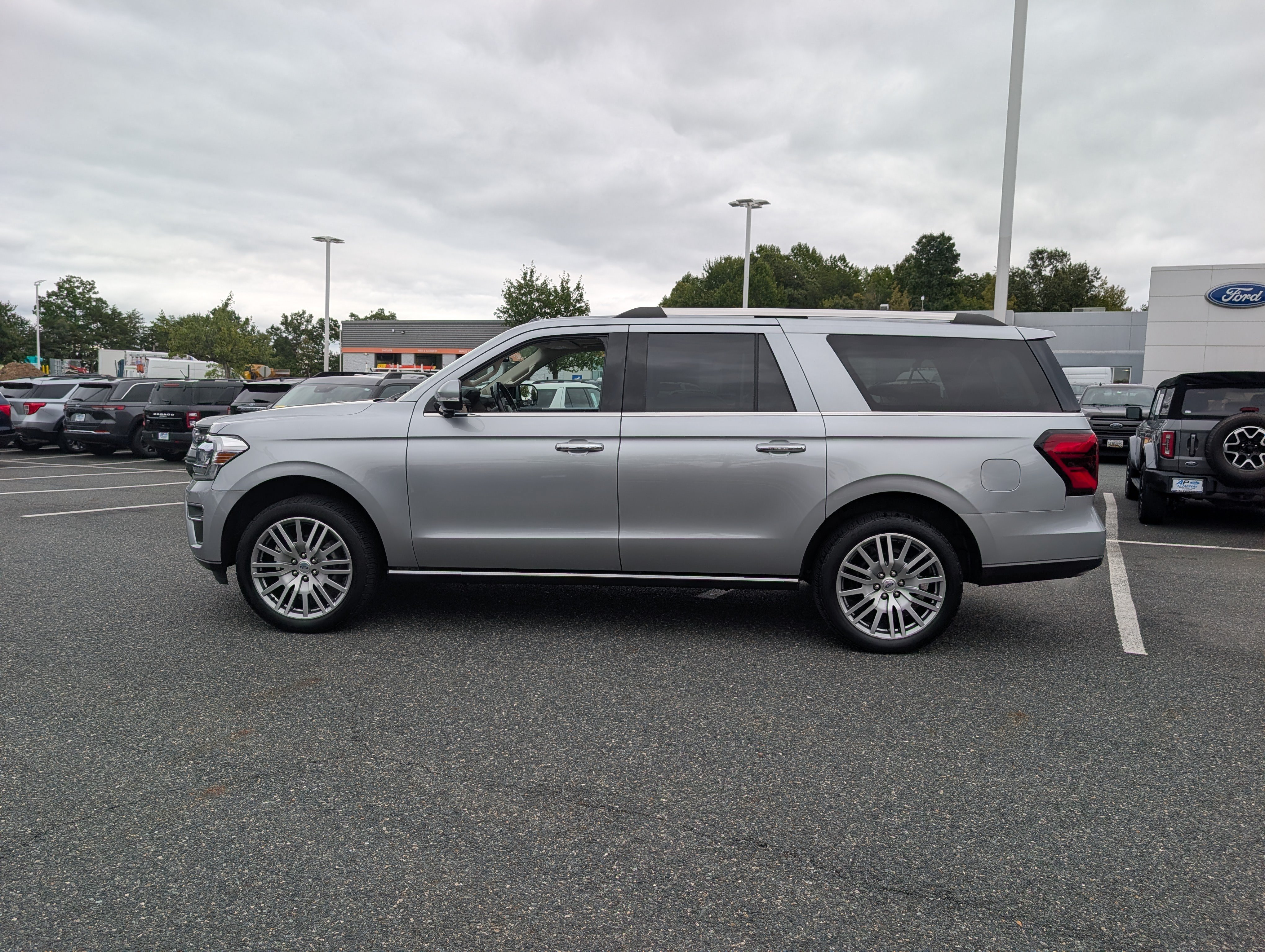 Certified 2022 Ford Expedition Max Limited AWD/4WD image 7