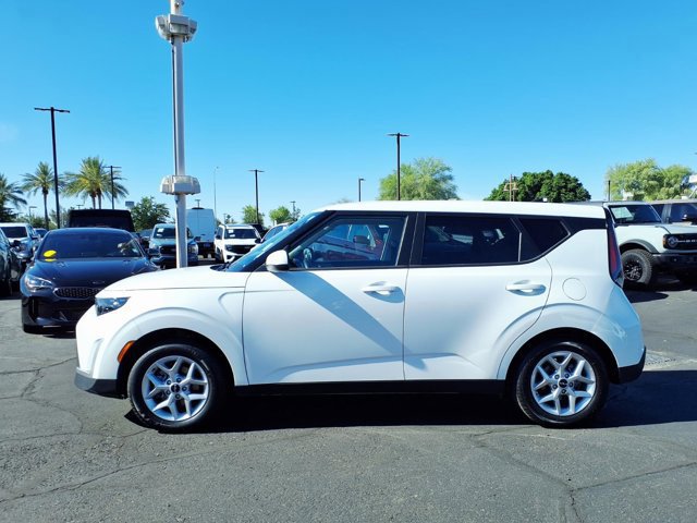 Used 2025 Kia Soul LX FWD image 6