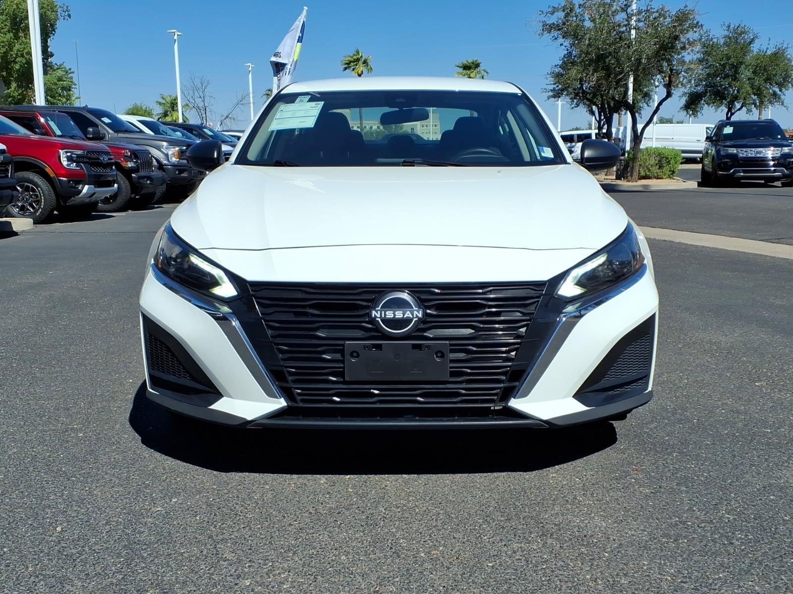 Used 2025 Nissan Altima 2.5 SV FWD image 2