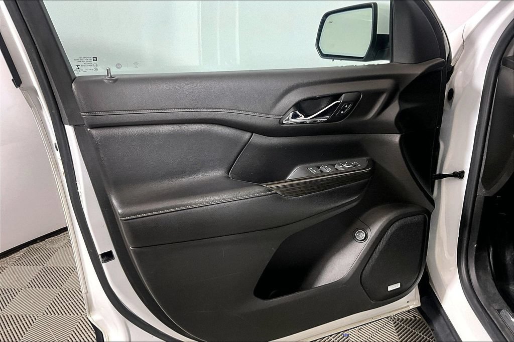 Used 2019 GMC Acadia SLT AWD/4WD image 18