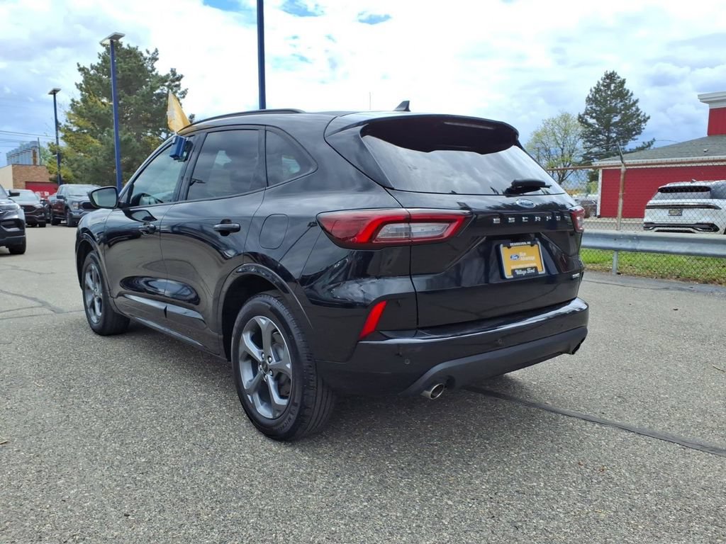 Certified 2024 Ford Escape ST-Line w/ Tech Pack #1 AWD/4WD image 9